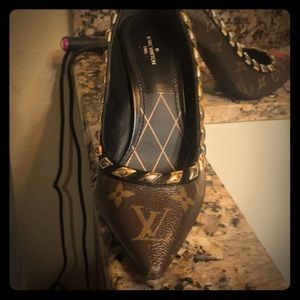 Louis Vuitton Pumps